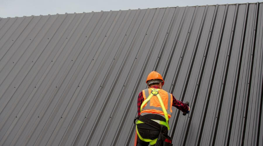 Professional gutter cleaning in East Killingly, CT